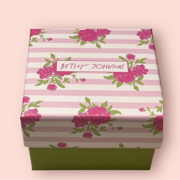 NWT BETSEY JOHNSON PINK CUPCAKE PINK BLING STUD EARRINGS - Picture 3 of 5